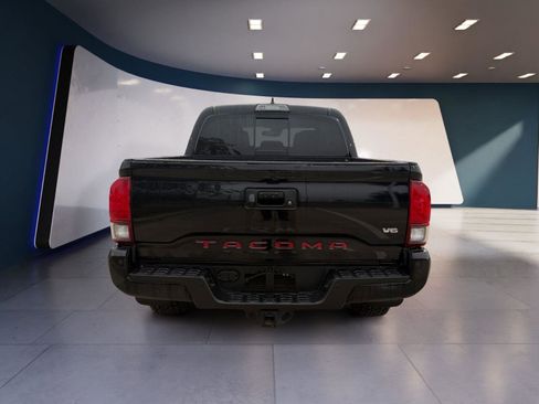 Used 2018 Toyota Tacoma TRD Sport image 4