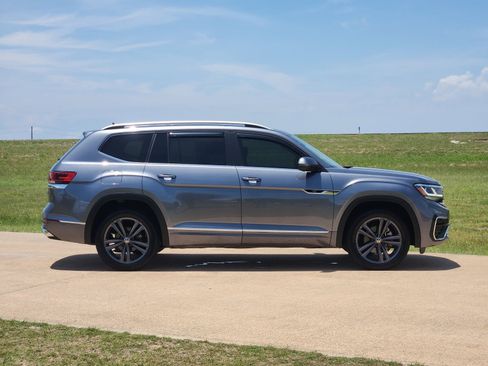Used 2022 Volkswagen Atlas SEL R-Line AWD/4WD image 7