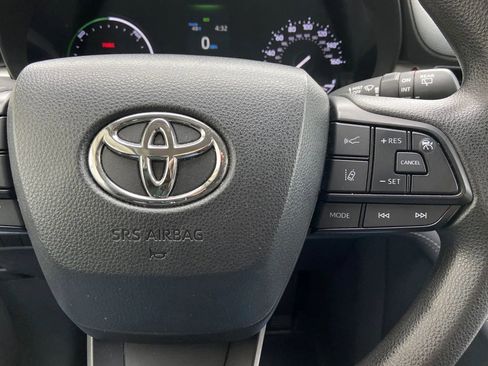Used 2024 Toyota Sienna LE FWD image 16