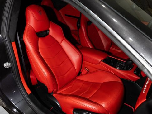 Used 2018 Maserati GranTurismo Sport RWD image 40