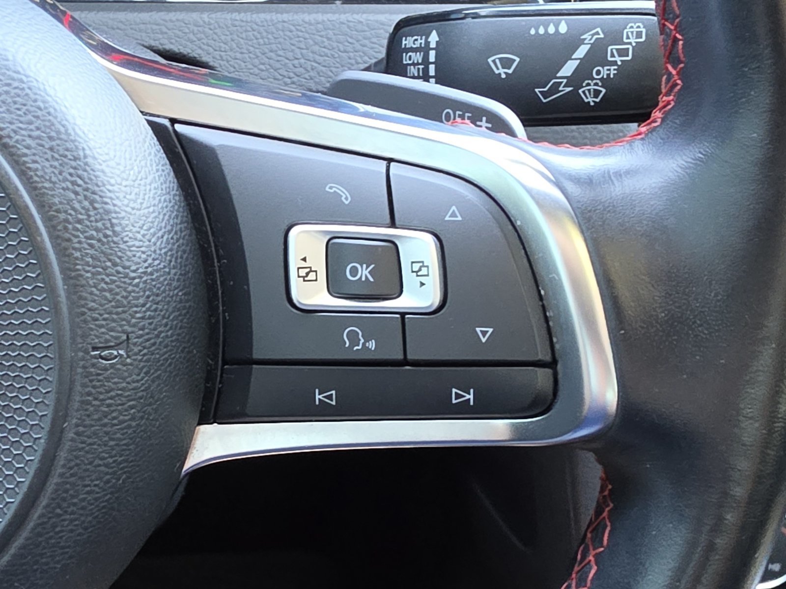 Used 2018 Volkswagen GTI SE FWD image 20