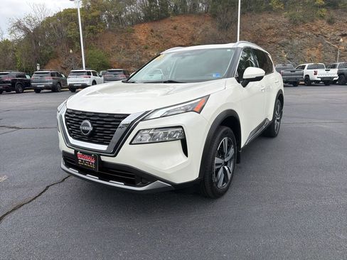 Used 2023 Nissan Rogue SL image 1