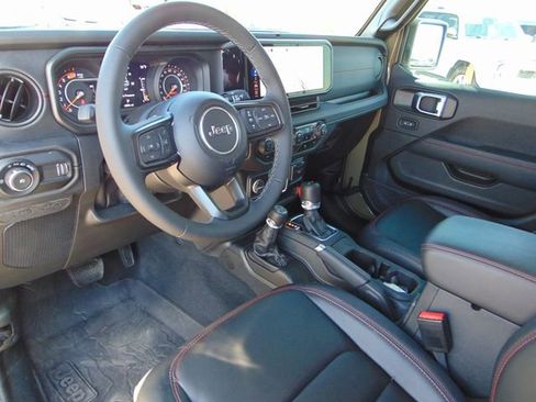 Used 2025 Jeep Wrangler Unlimited Rubicon image 11