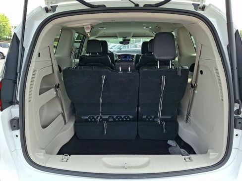 Certified 2023 Chrysler Pacifica Touring-L FWD image 33