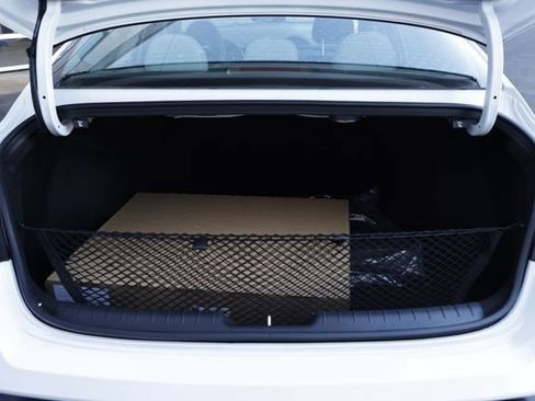 New 2025 Hyundai Elantra Limited image 4