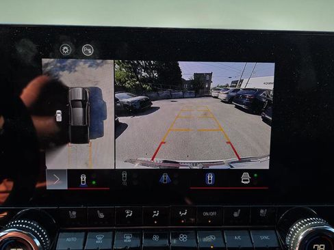 Used 2023 GMC Canyon Denali image 19