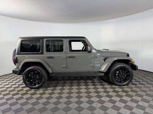 Used 2022 Jeep Wrangler Unlimited Sahara AWD/4WD image 6