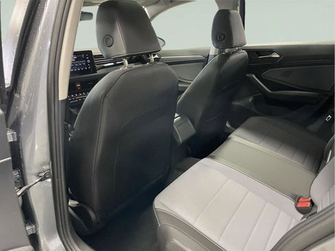 Used 2025 Volkswagen Jetta SE image 14