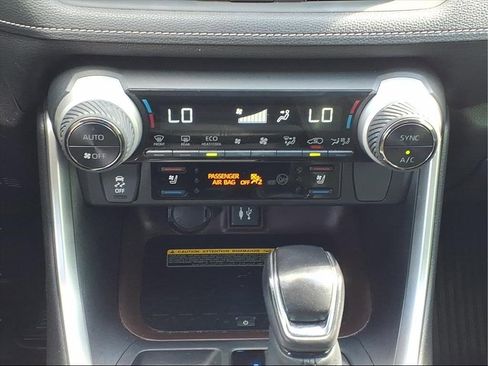 Used 2019 Toyota RAV4 Limited image 24