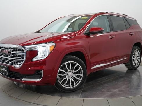 Used 2024 GMC Terrain Denali w/ Denali Premium Package AWD/4WD image 1