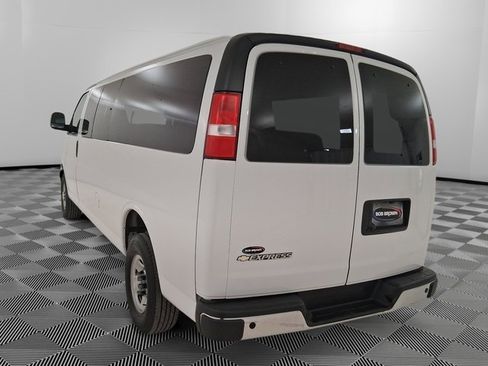 Used 2024 Chevrolet Express 3500 LT w/ LT Preferred Equipment Group image 5
