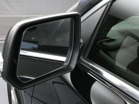 Used 2022 Chevrolet Traverse LT image 43