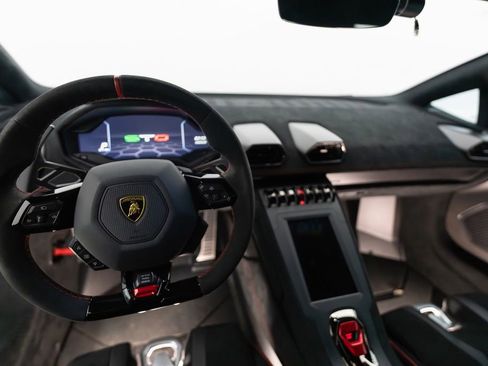 Used 2022 Lamborghini Huracan STO image 11