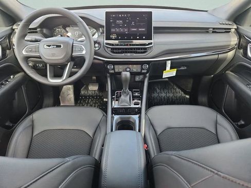 New 2026 Jeep Compass Latitude image 10