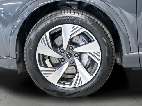 New 2025 Audi Q6 e-tron Premium Plus image 25