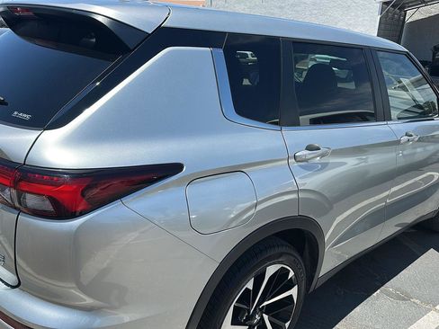 Used 2023 Mitsubishi Outlander 4WD Plug-In Hybrid image 4