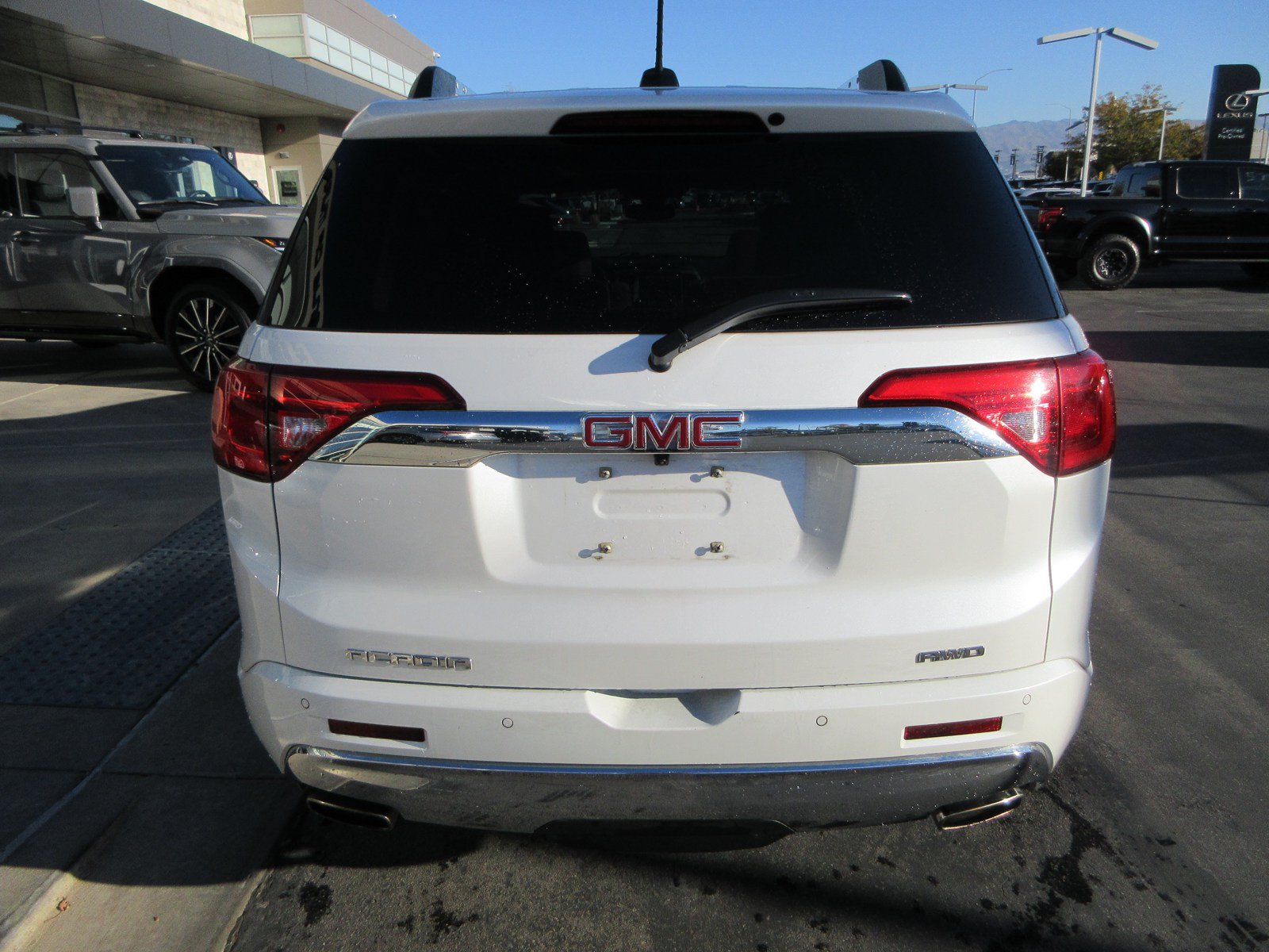 Used 2017 GMC Acadia Denali w/ Technology Package AWD/4WD image 8