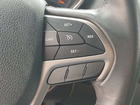 Used 2018 Jeep Grand Cherokee Laredo RWD image 18