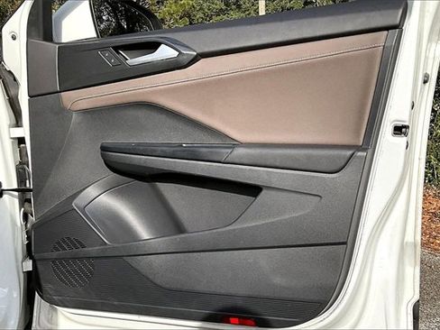 Used 2023 Volkswagen Taos SEL image 25