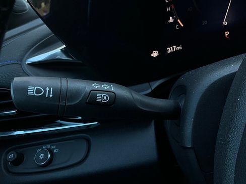 Used 2025 Buick Envista Sport Touring image 34