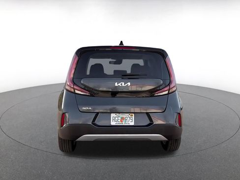 Used 2025 Kia Soul LX w/ LX Technology Package FWD image 12