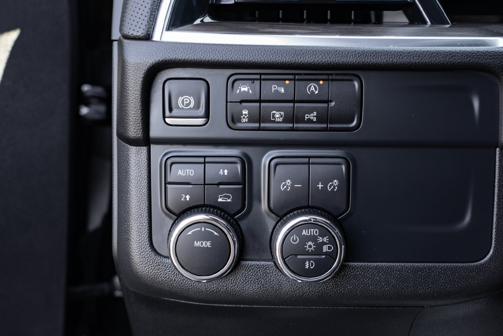 Used 2025 Chevrolet Tahoe Premier AWD/4WD image 22