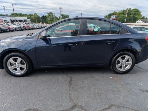 Used 2011 Chevrolet Cruze LT FWD image 4