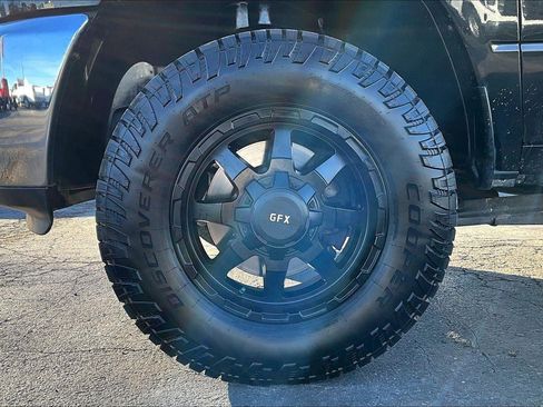 Used 2017 RAM 2500 SLT image 9