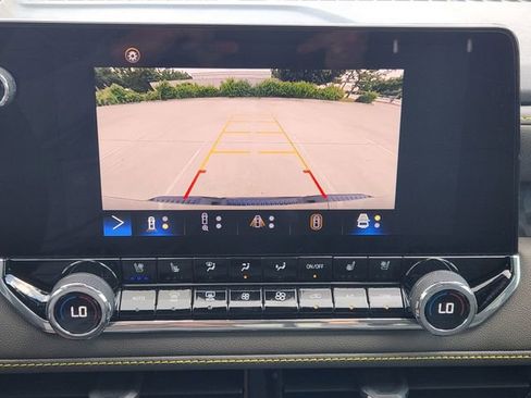 Used 2023 Chevrolet Colorado ZR2 w/ ZR2 Convenience Package III AWD/4WD image 18