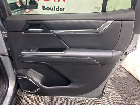 Used 2025 GMC Acadia Elevation image 15