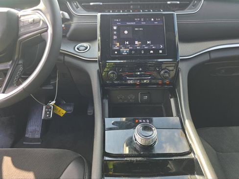 Used 2023 Jeep Grand Cherokee L Altitude image 5