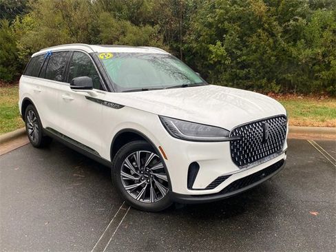 Used 2025 Lincoln Aviator 2WD image 1