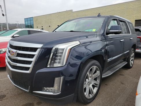 Used 2017 Cadillac Escalade Luxury image 3