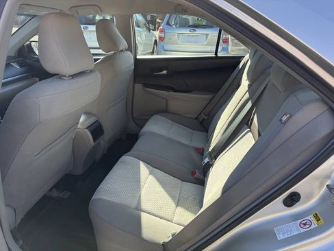 Used 2014 Toyota Camry LE FWD image 12