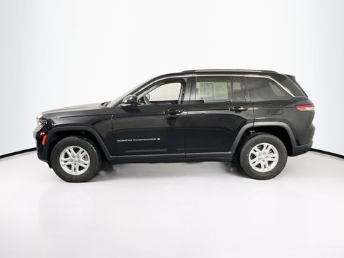 Used 2023 Jeep Grand Cherokee Laredo w/ Luxury Tech Group I AWD/4WD image 8