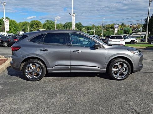 Used 2023 Ford Escape ST-Line w/ Tech Pack #1 AWD/4WD image 9