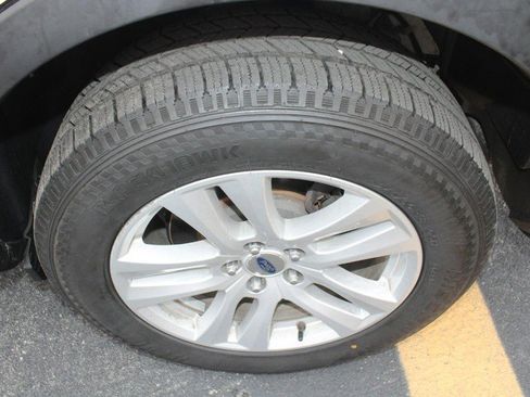 Used 2018 Ford Explorer XLT w/ Equipment Group 202A image 7