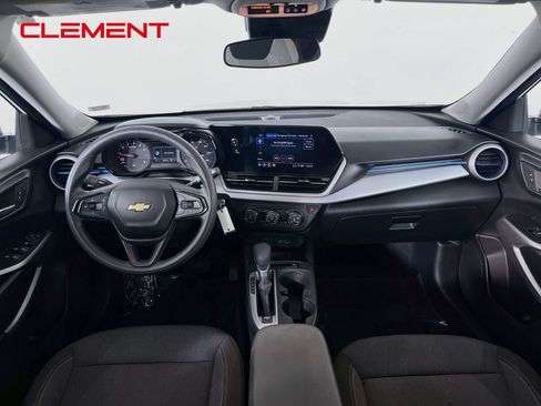 Used 2024 Chevrolet Trax LS w/ Driver Confidence Package FWD image 12