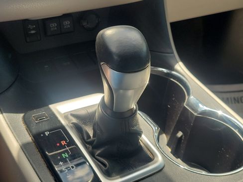 Used 2017 Toyota Highlander XLE FWD image 27