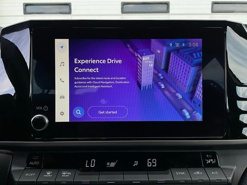 Used 2025 Toyota Camry SE image 29