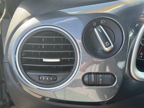 Used 2012 Volkswagen Beetle 2.5 image 31