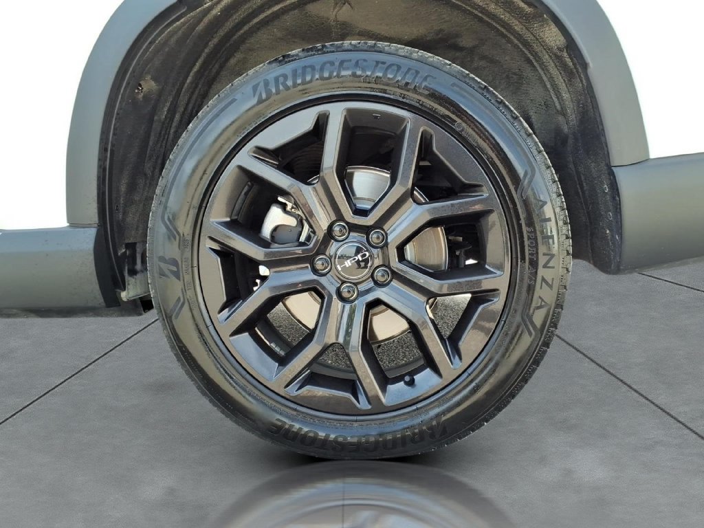 Used 2025 Honda Pilot Touring image 3