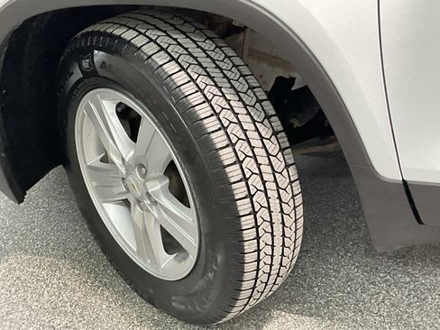 Used 2020 Chevrolet Trax LS w/ Tint and Cruise Package AWD/4WD image 29