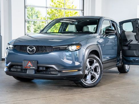 Used 2022 MAZDA MX-30 Electric w/ Premium Package image 2
