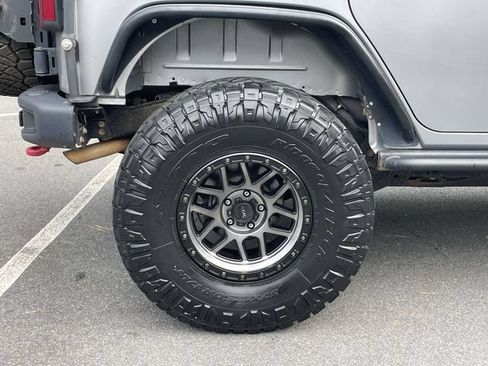 Used 2017 Jeep Wrangler Unlimited Rubicon AWD/4WD image 8