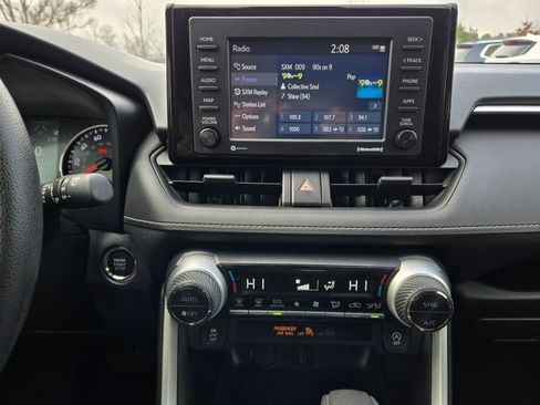 Used 2022 Toyota RAV4 XLE image 15