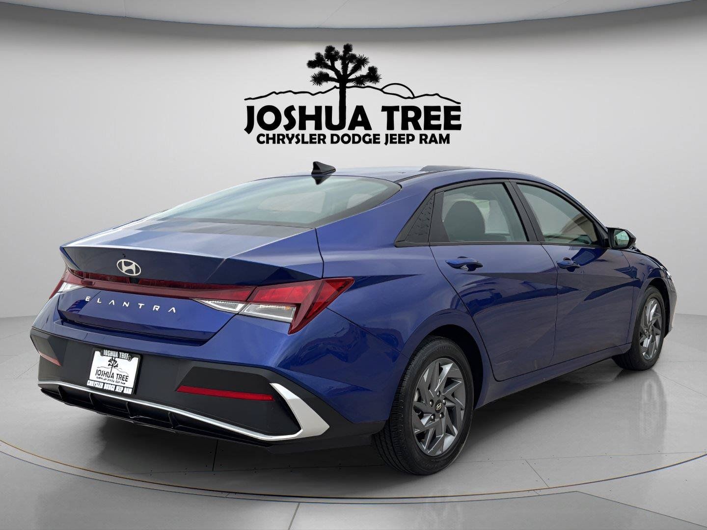 Used 2024 Hyundai Elantra SEL FWD image 7