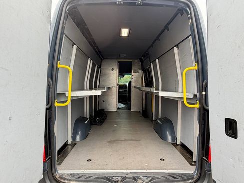 Used 2021 Mercedes-Benz Sprinter 2500 image 16