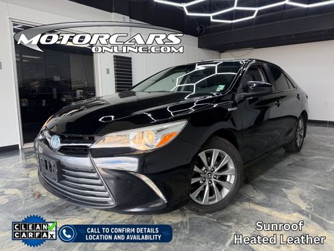 Used 2017 Toyota Camry XLE FWD image 1