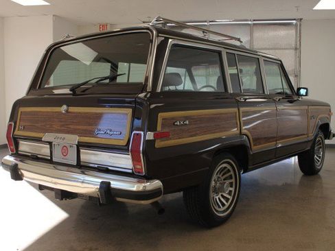 Used 1989 Jeep Grand Wagoneer image 5